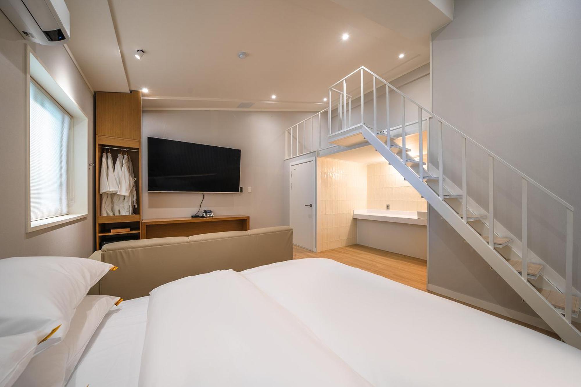 Mono Hotel Suwon Buitenkant foto